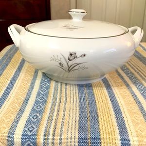 Creative‎ Royal Elegance Fine China Serving Dish with Lid
